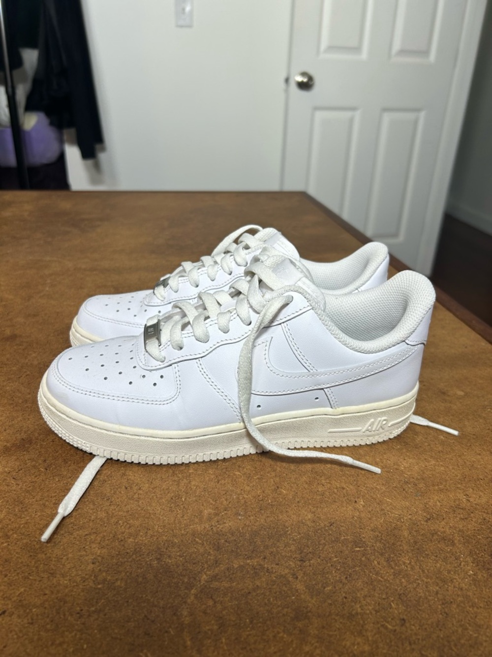NIKE AF White Low-Top Air Force 1 Sneakers w/Box US 6.5 - Picture 2 of 12
